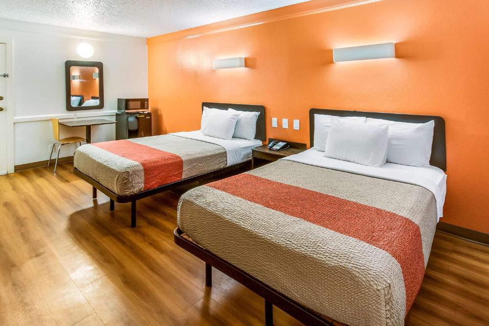 Quadruple Room - Non-Smoking interior